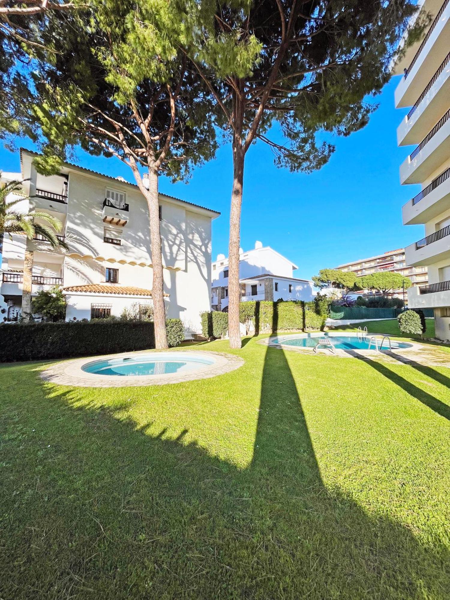 Apartamento En La Escala Con Piscina Y Parking L'Escala Exterior photo
