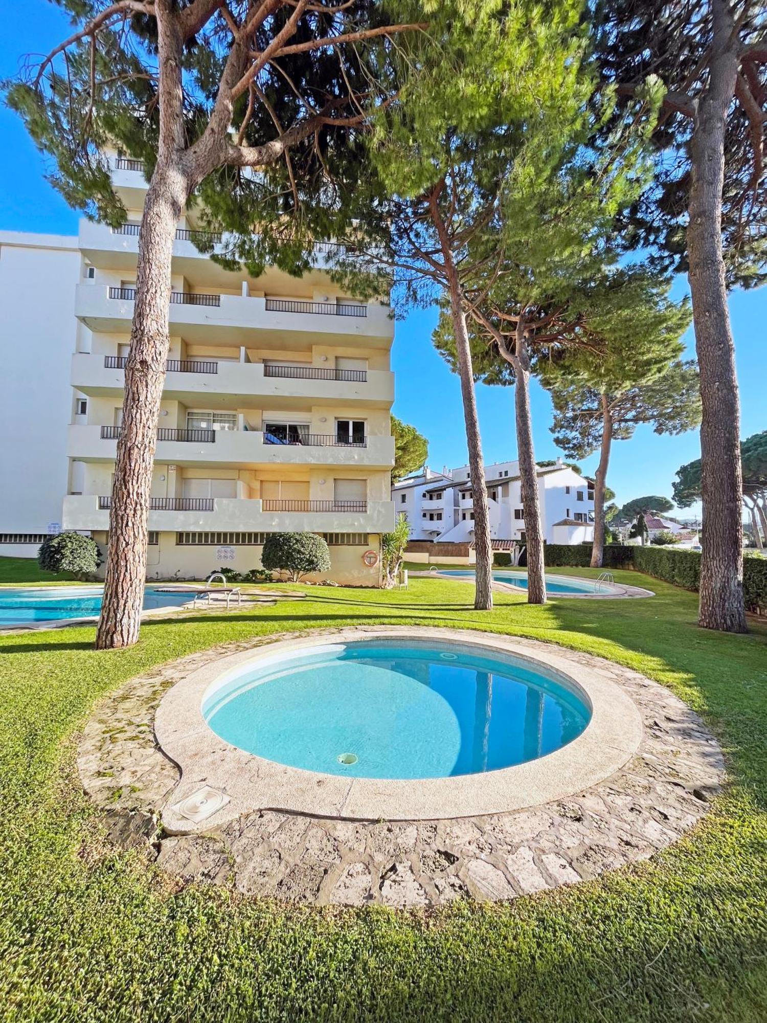 Apartamento En La Escala Con Piscina Y Parking L'Escala Exterior photo