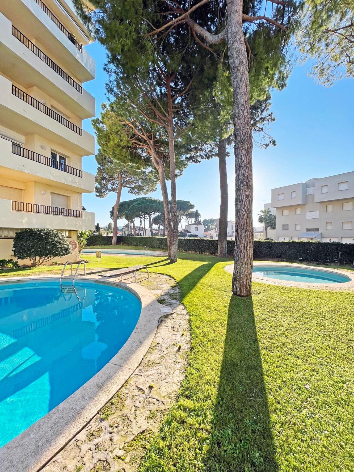 Apartamento En La Escala Con Piscina Y Parking L'Escala Exterior photo