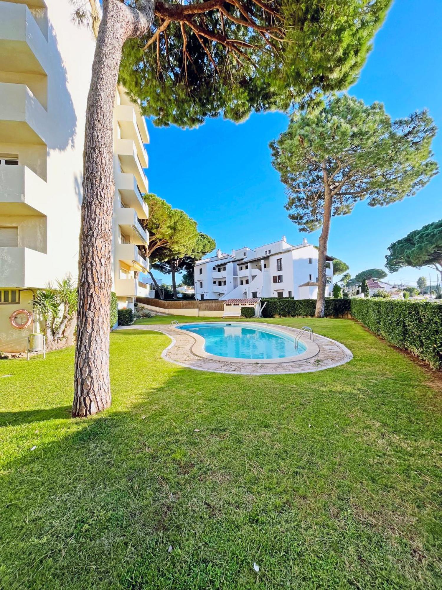 Apartamento En La Escala Con Piscina Y Parking L'Escala Exterior photo